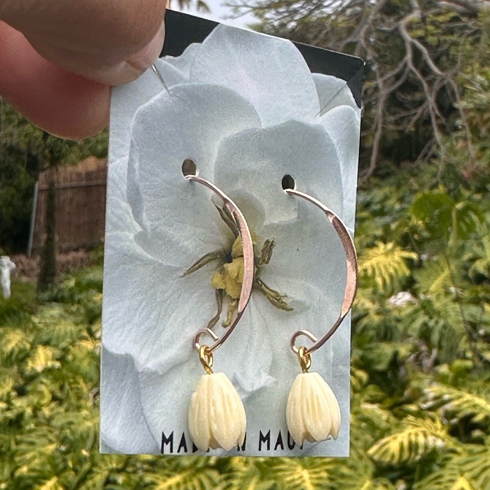 Rose Gold Filled v-shaped Earrings Carved Pikake Flower Bud Handmade 1.5"